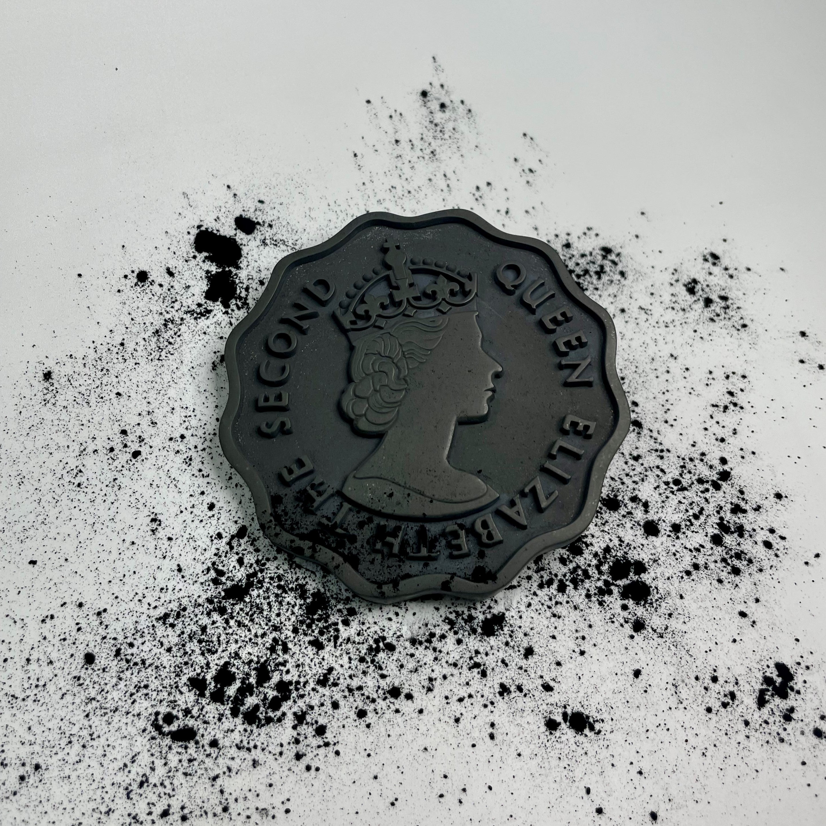 水泥杯墊-英女皇頭(黑色) -人手製作| 傳耆Eldage